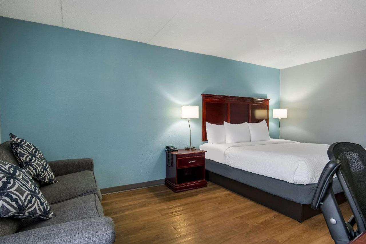King Room - Non-Smoking at Clarion Inn and Suites Airport