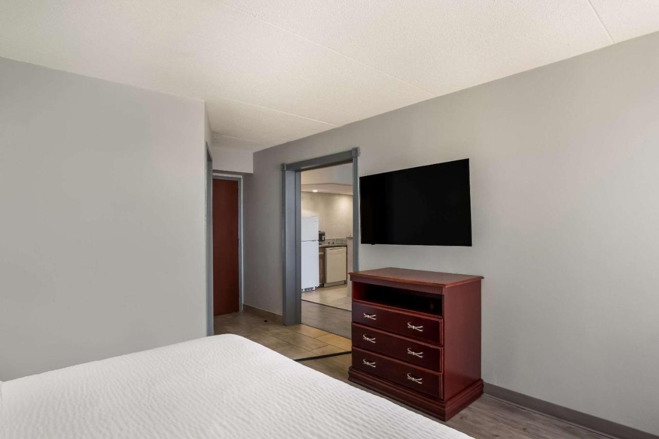 Efficiency King Suite - Non-Smoking at Clarion Inn and Suites Airport
