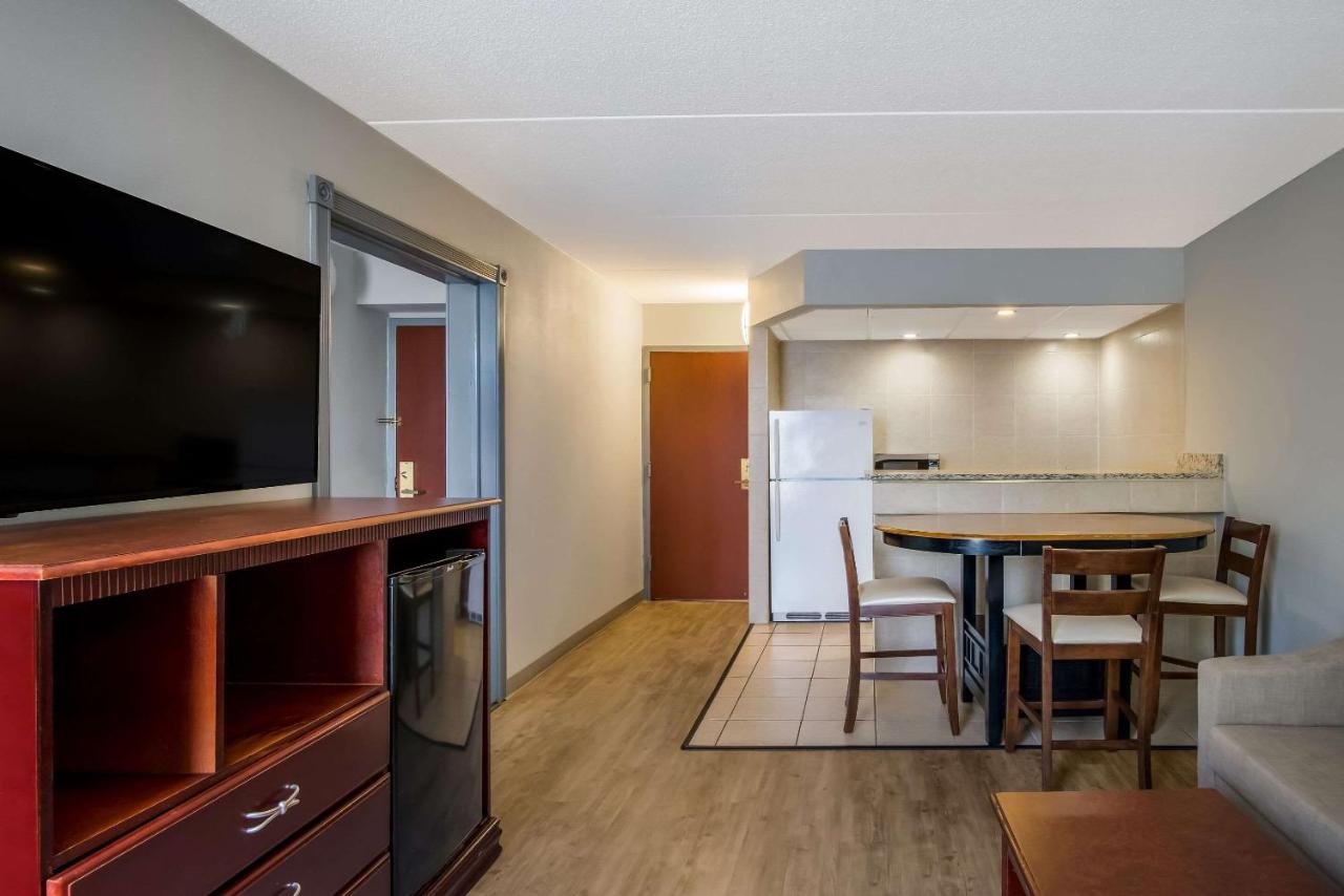 Efficiency King Suite - Non-Smoking at Clarion Inn and Suites Airport