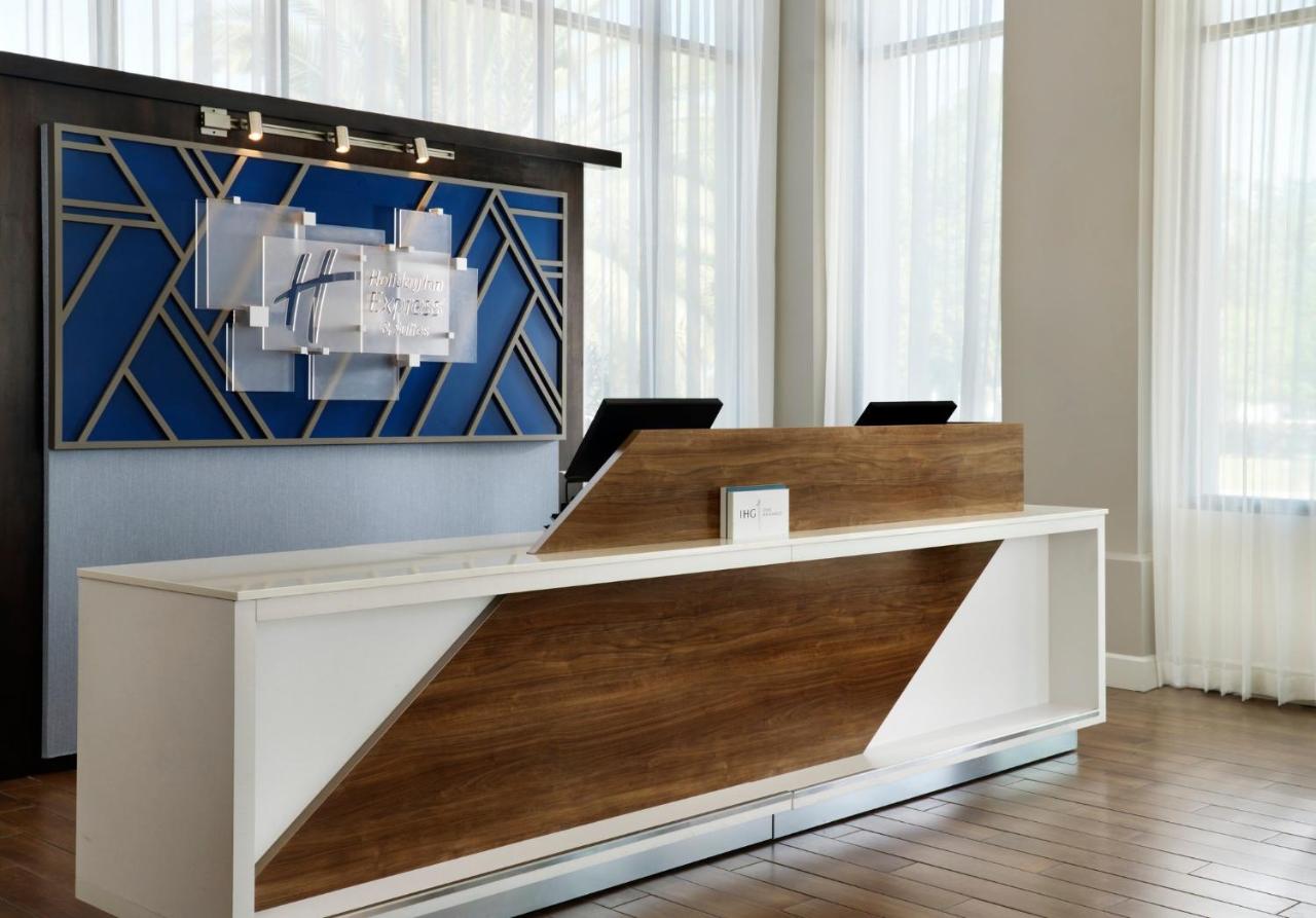 | Holiday Inn Express and Suites New Orleans Airport, an IHG Hotel
