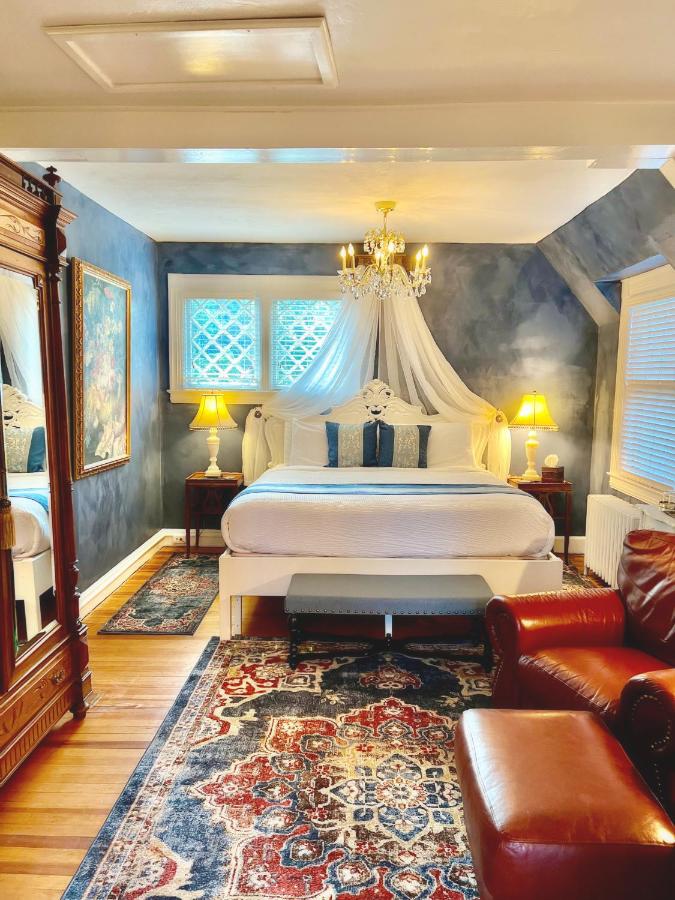 | Manor House Inn