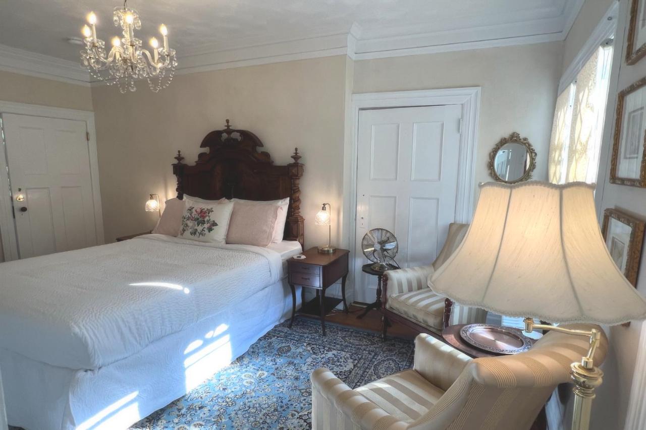 | Manor House Inn