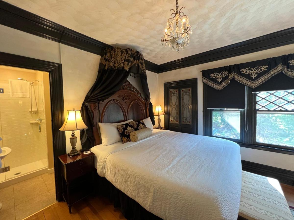 | Manor House Inn