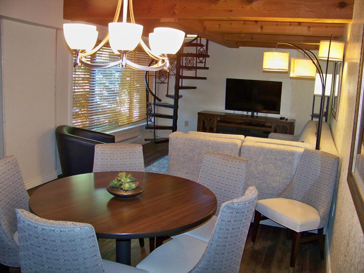 | Sandstone Creek Club Condominiums