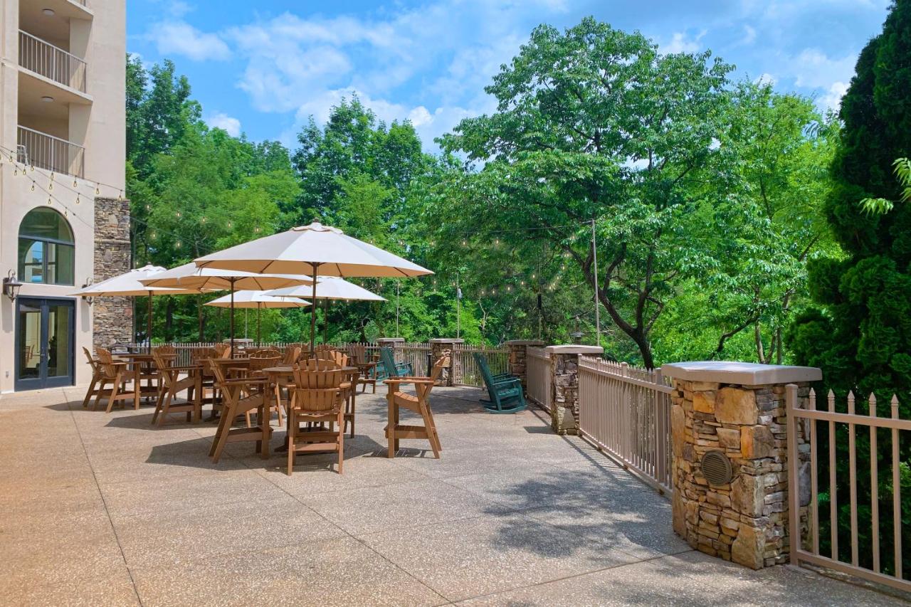 Premier King with Fireplace, Jacuzzi, Sleeper Sofa - Hotel at Music Road Resort Hotel and Inn
