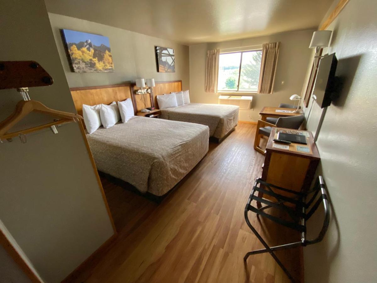 Double Room with Two Double Beds at Rocker Inn
