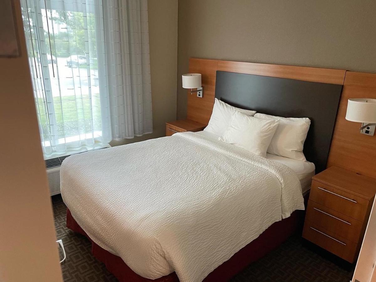  | TownePlace Suites Orlando at FLAMINGO CROSSINGS® Town Center/Western Entrance
