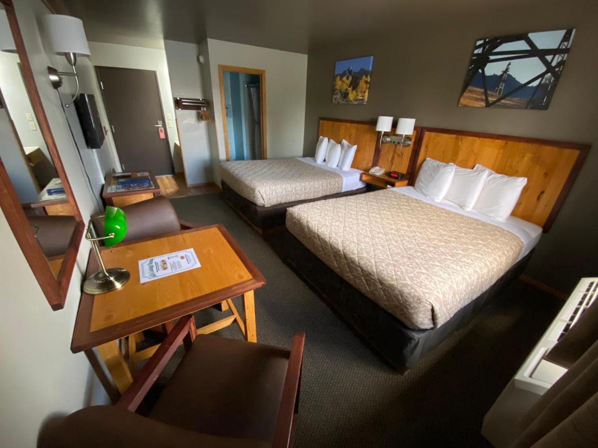 Double Room with Two Double Beds at Rocker Inn