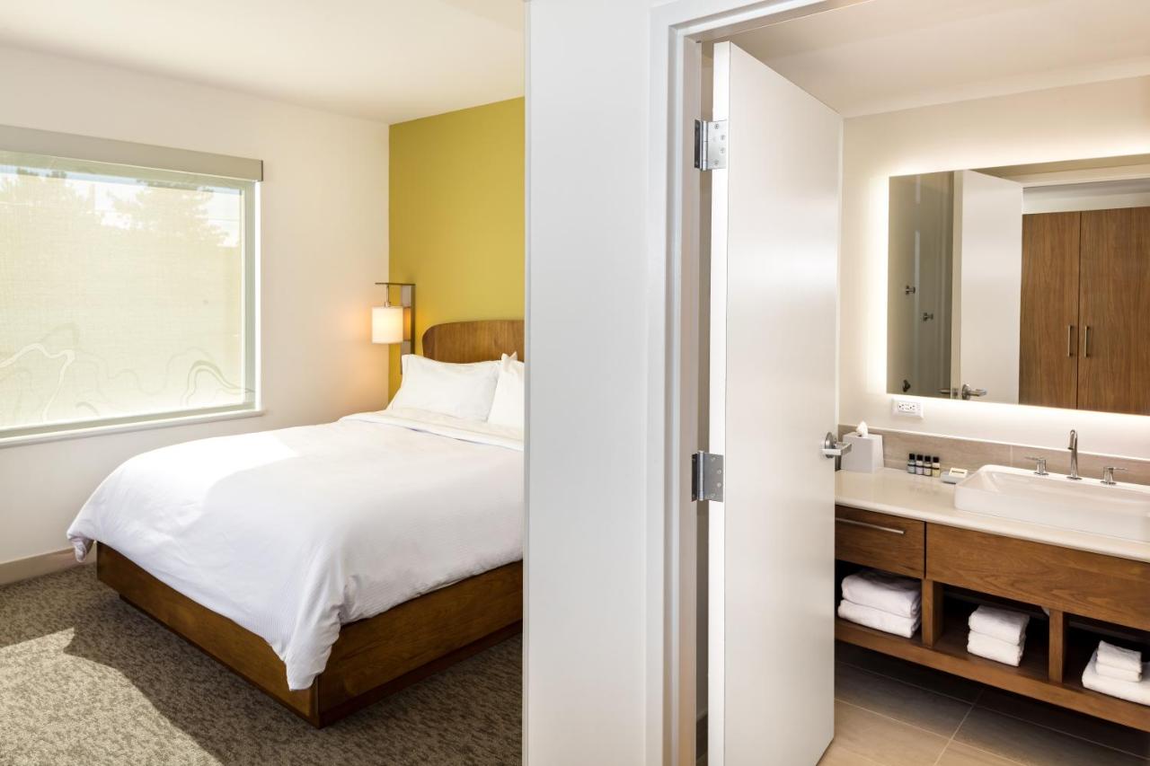 Studio Commons, 4 Bedroom Suite, 4 King, Sofa bed at Element by Marriott Bend