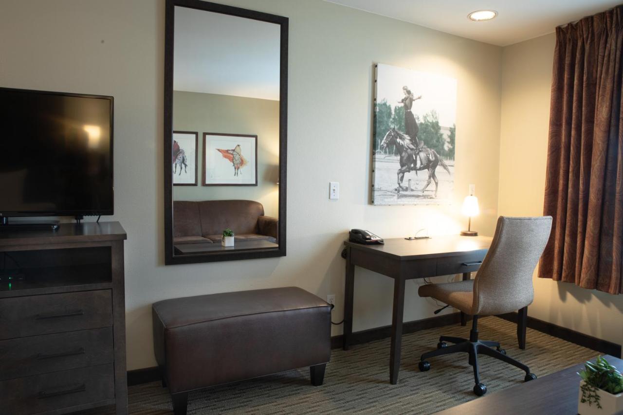 King Suite at Oxford Suites Pendleton