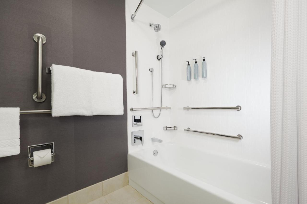 | Courtyard by Marriott St. Louis Downtown West