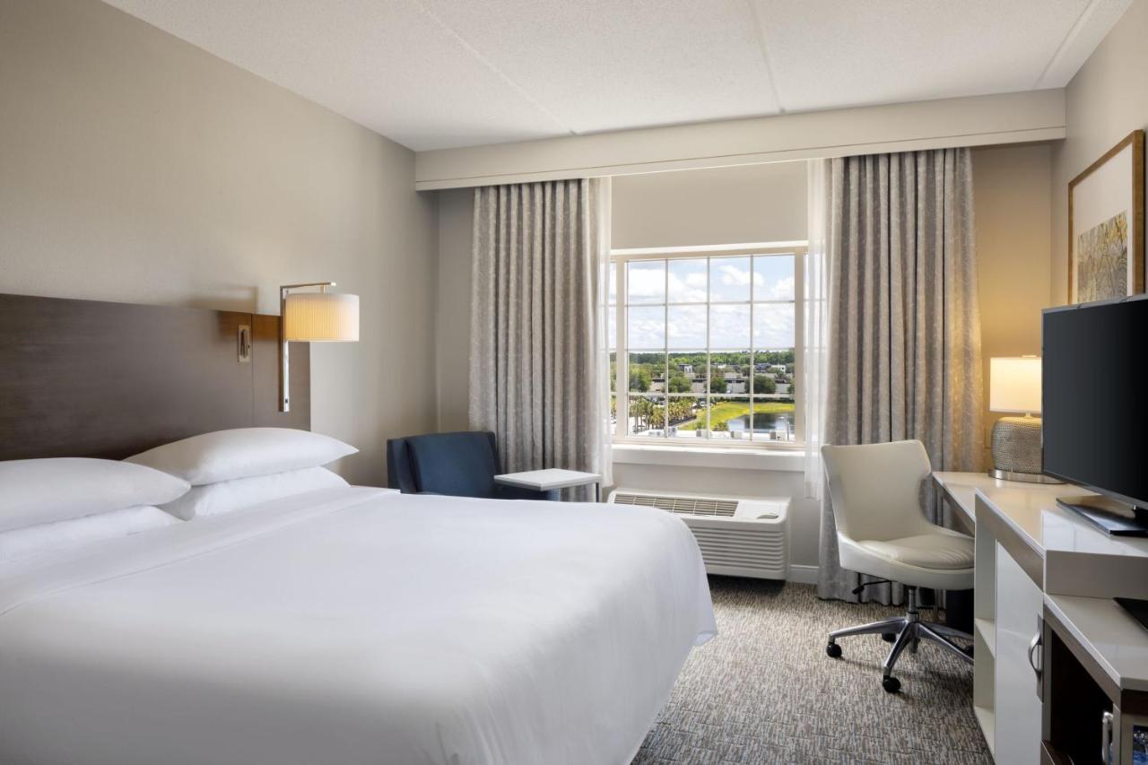 Club level, Guest room, 1 King at Sheraton Jacksonville Hotel