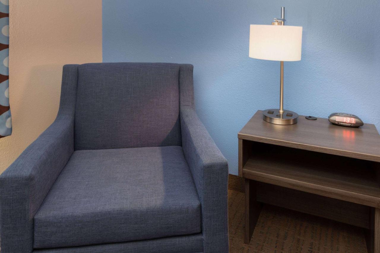 Business King Room - Non-Smoking at Super 8 by Wyndham Garland/Rowlett/East Dallas Area