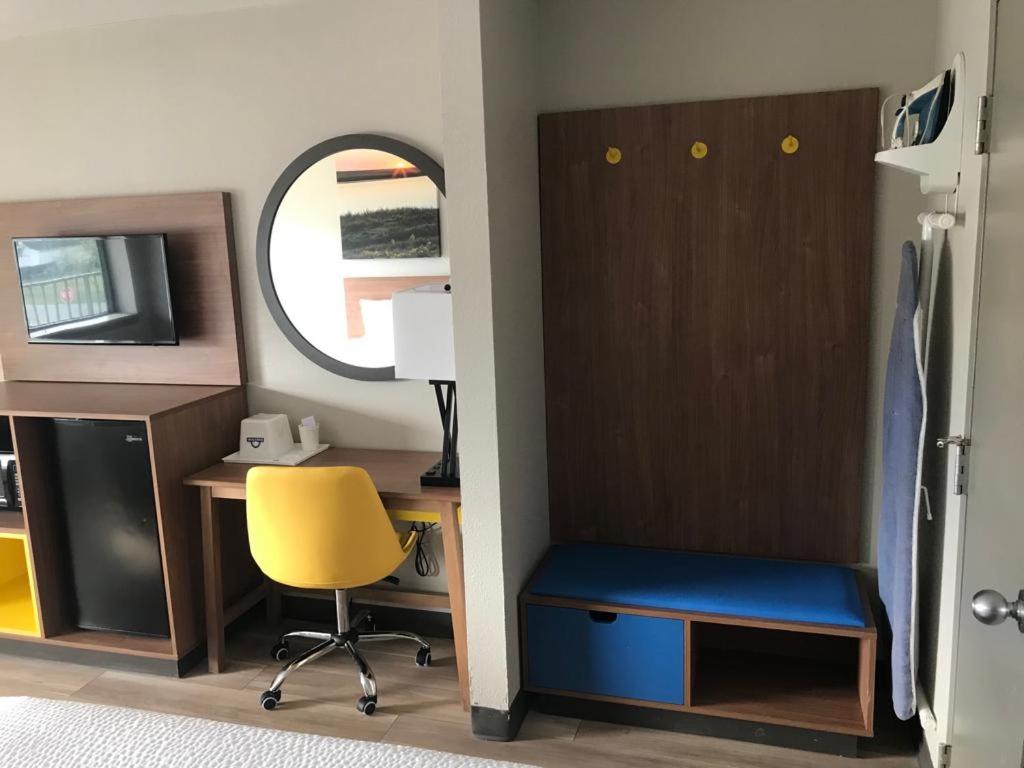 Deluxe Double Room with Two Double Beds - Smoking at Days Inn by Wyndham Vineland