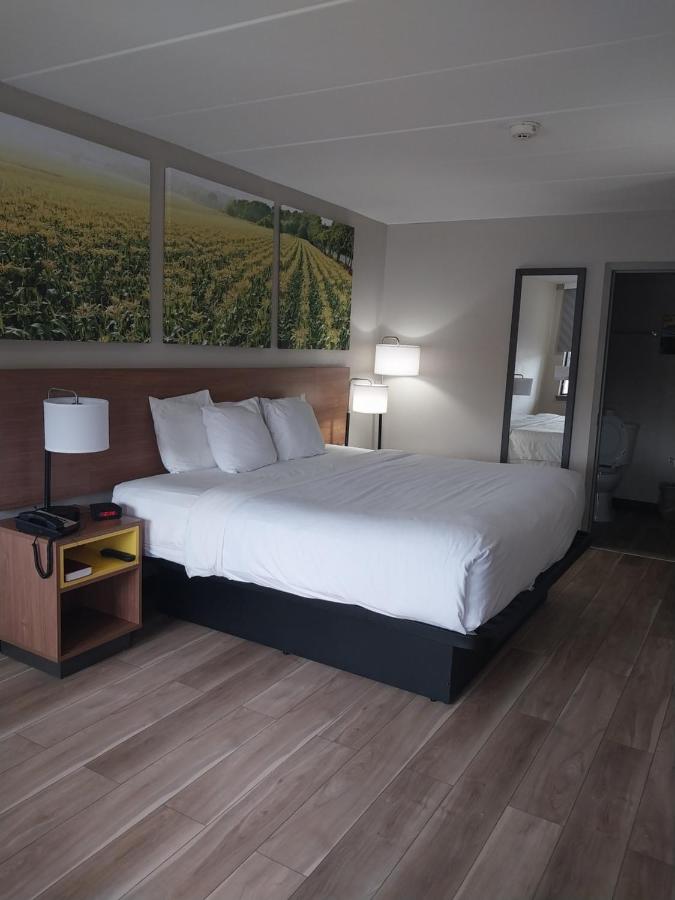 King Room - Non-Smoking at Days Inn by Wyndham Vineland