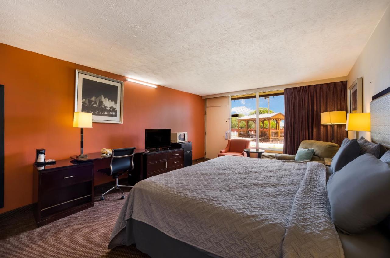 | Knights Inn Oakley