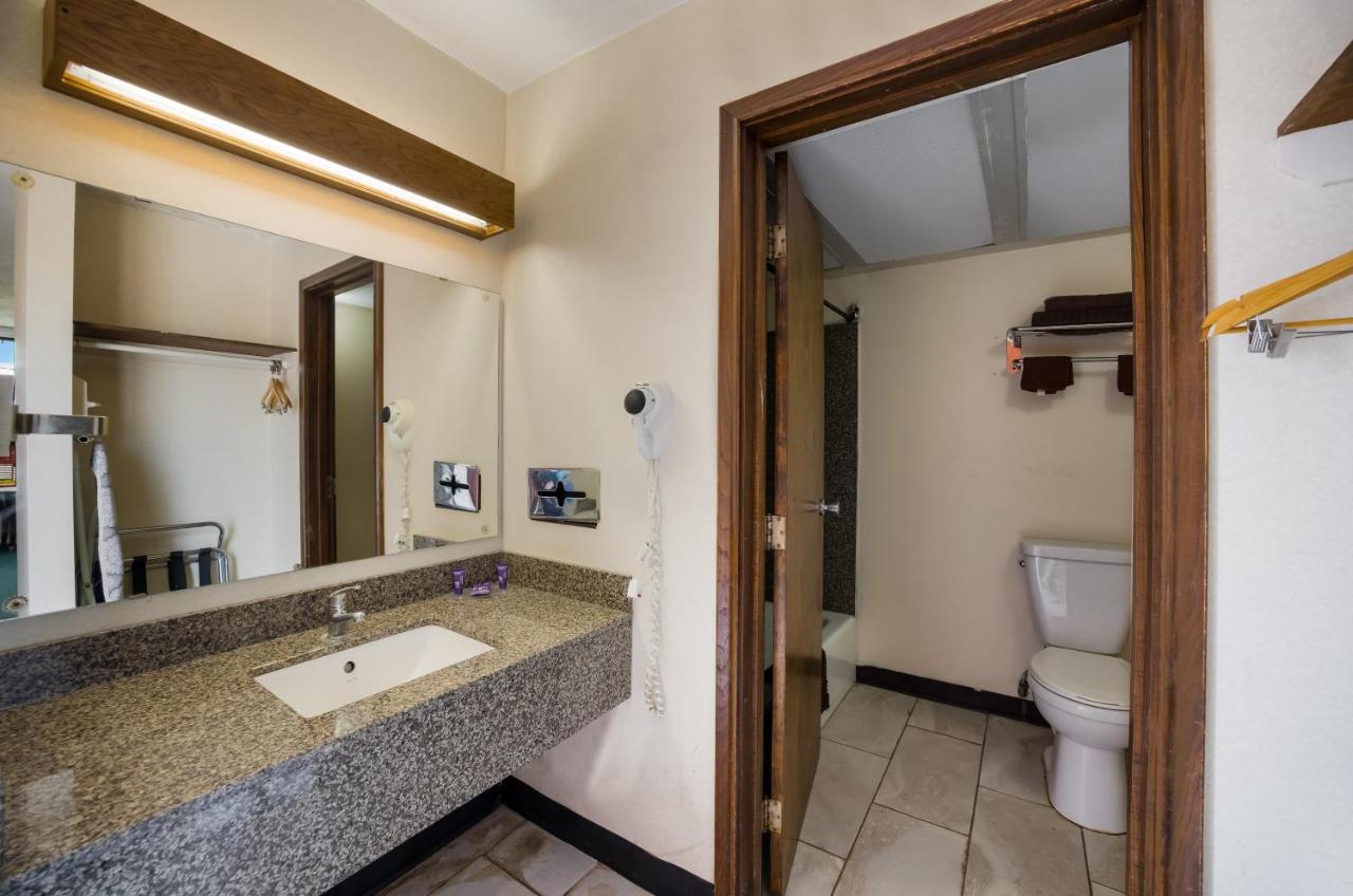 | Knights Inn Oakley