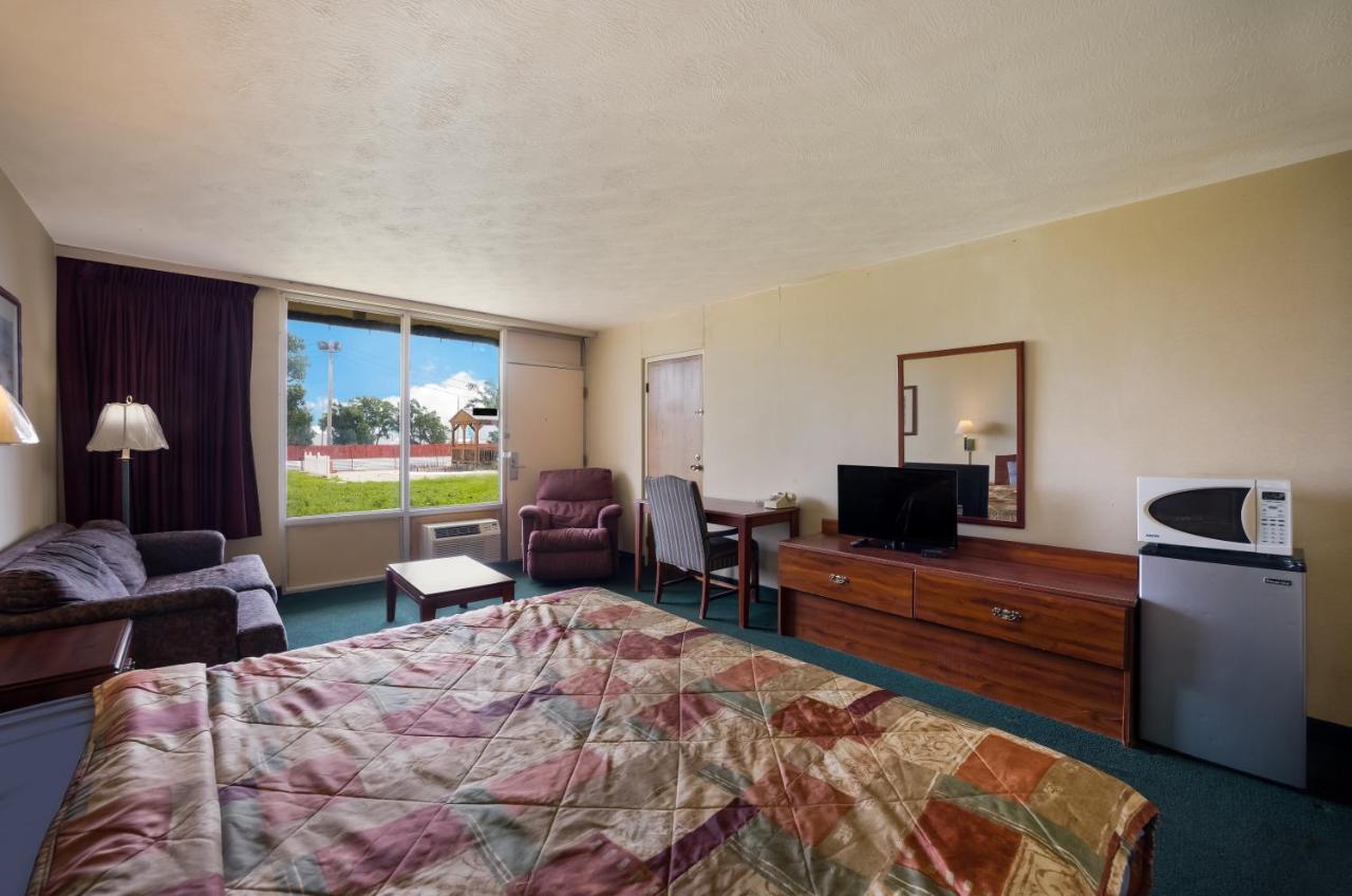 | Knights Inn Oakley