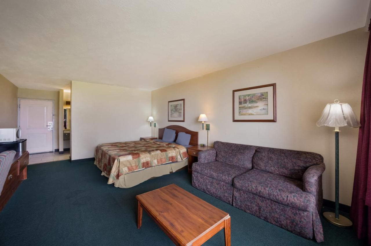 | Knights Inn Oakley