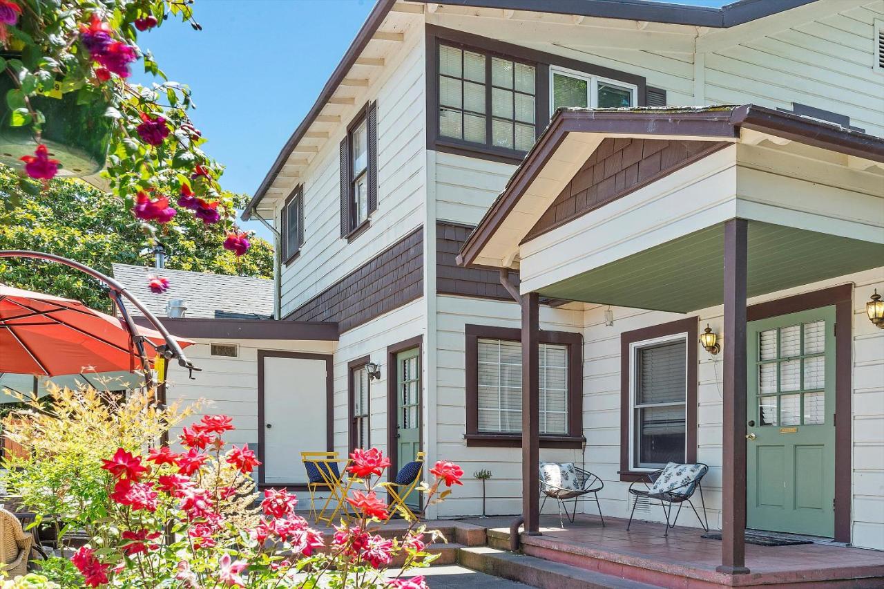  | Cinnamon Bear Creekside Inn