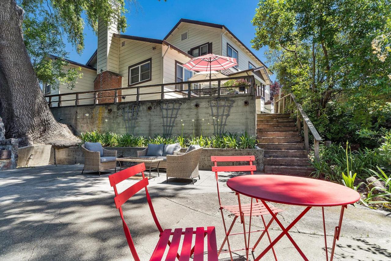  | Cinnamon Bear Creekside Inn