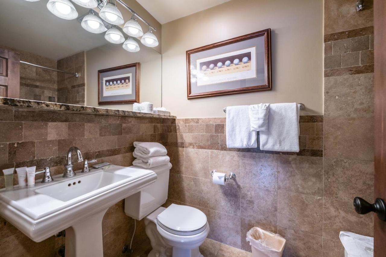 One-Bedroom Apartment at Treasure Mountain Inn