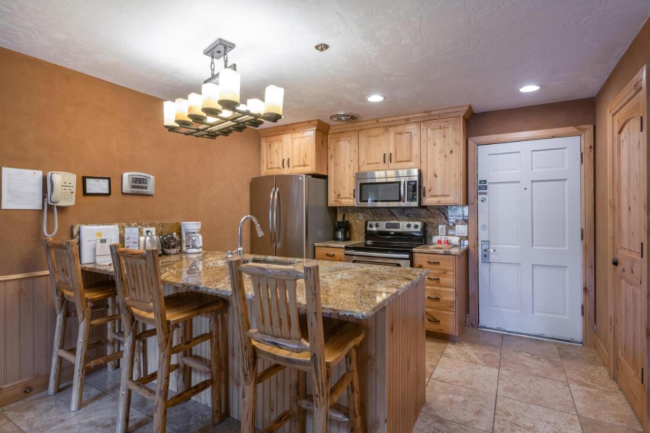 One-Bedroom Apartment at Treasure Mountain Inn