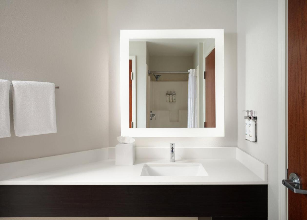| Holiday Inn Express and Suites New Orleans Airport, an IHG Hotel