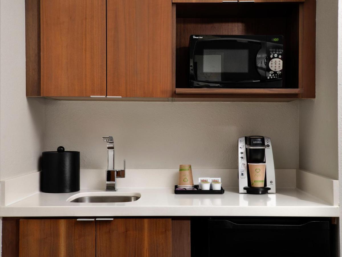 | Holiday Inn Express and Suites New Orleans Airport, an IHG Hotel