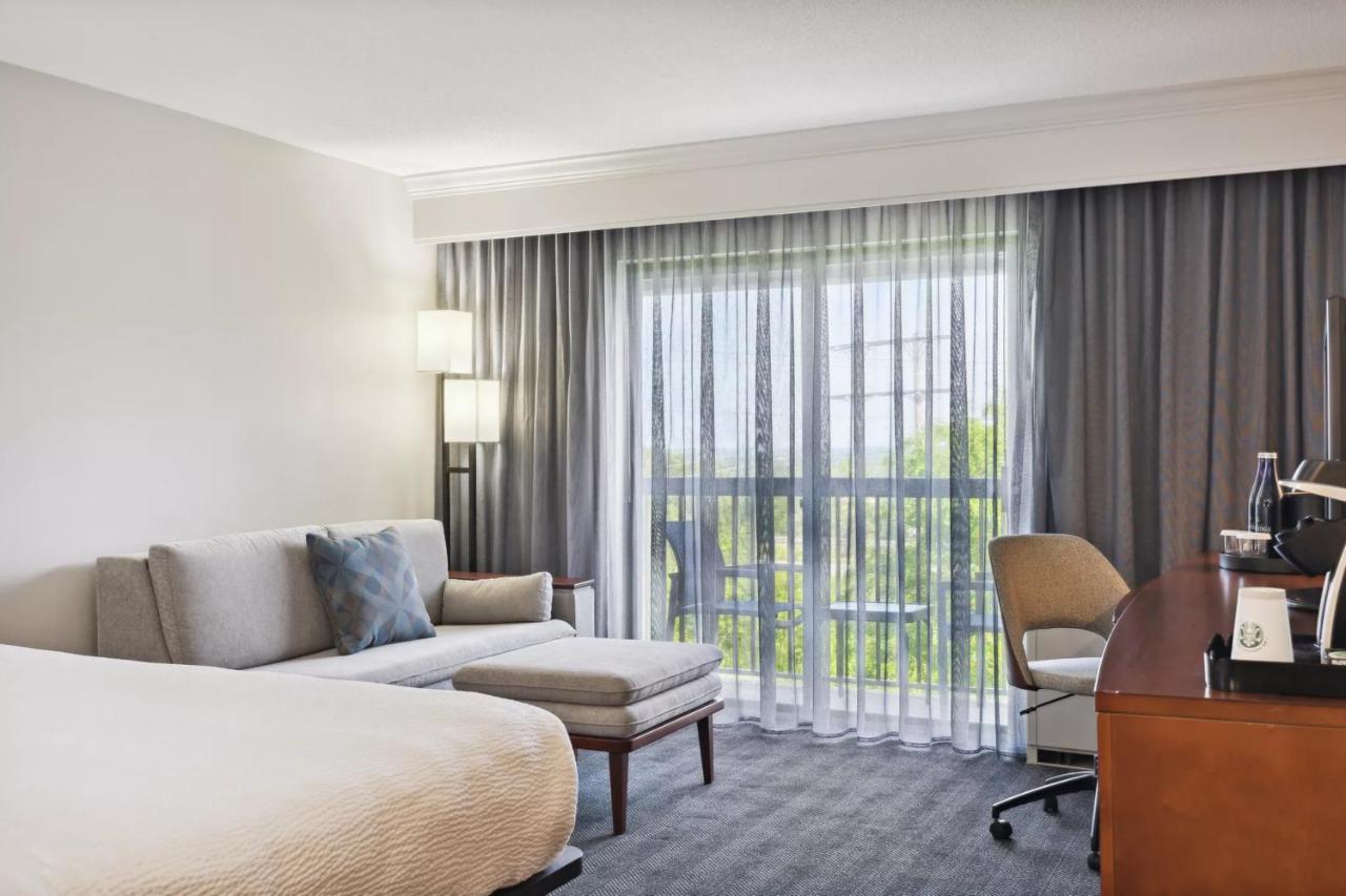 | Courtyard Burlington Williston