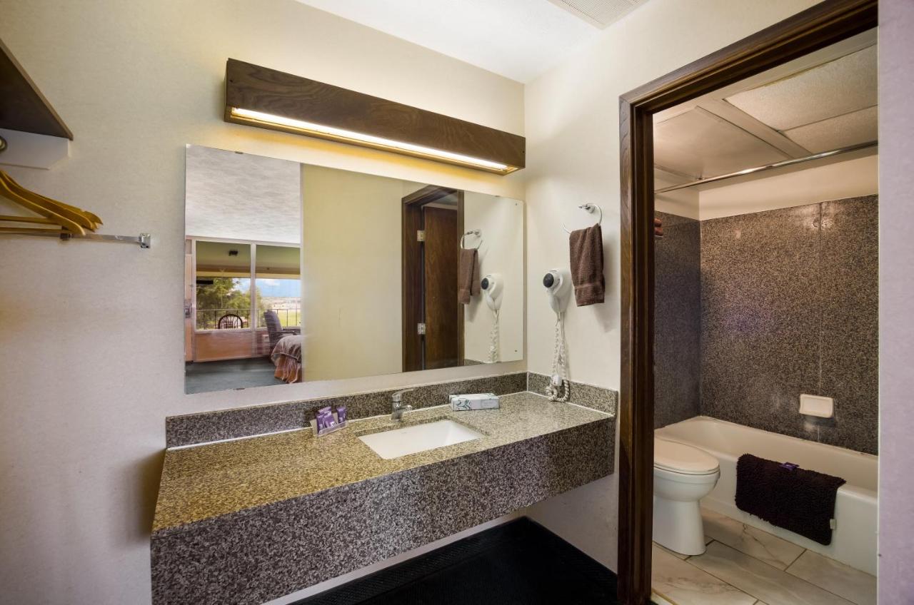 | Knights Inn Oakley