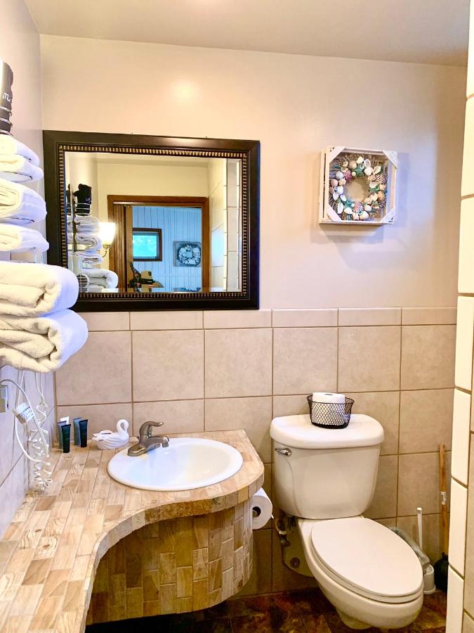 | Breakers Boutique Inn