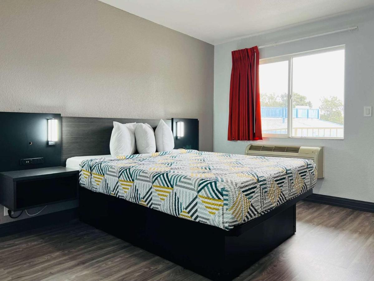 | Motel 6-La Mesa, CA - San Diego