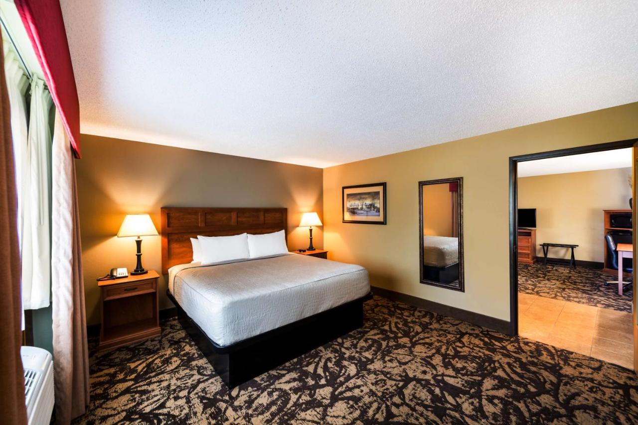 King Suite at Best Western Derby Inn
