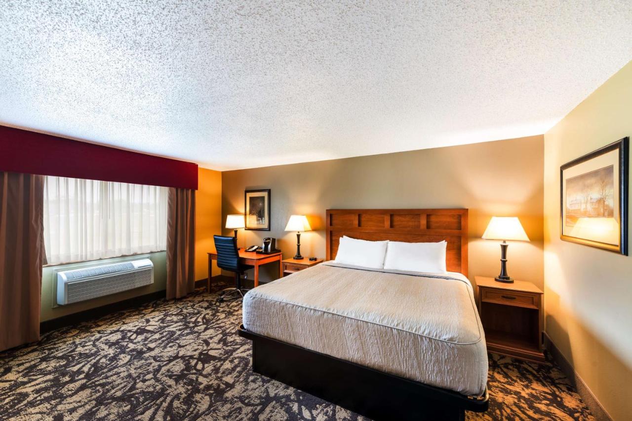 King Suite at Best Western Derby Inn