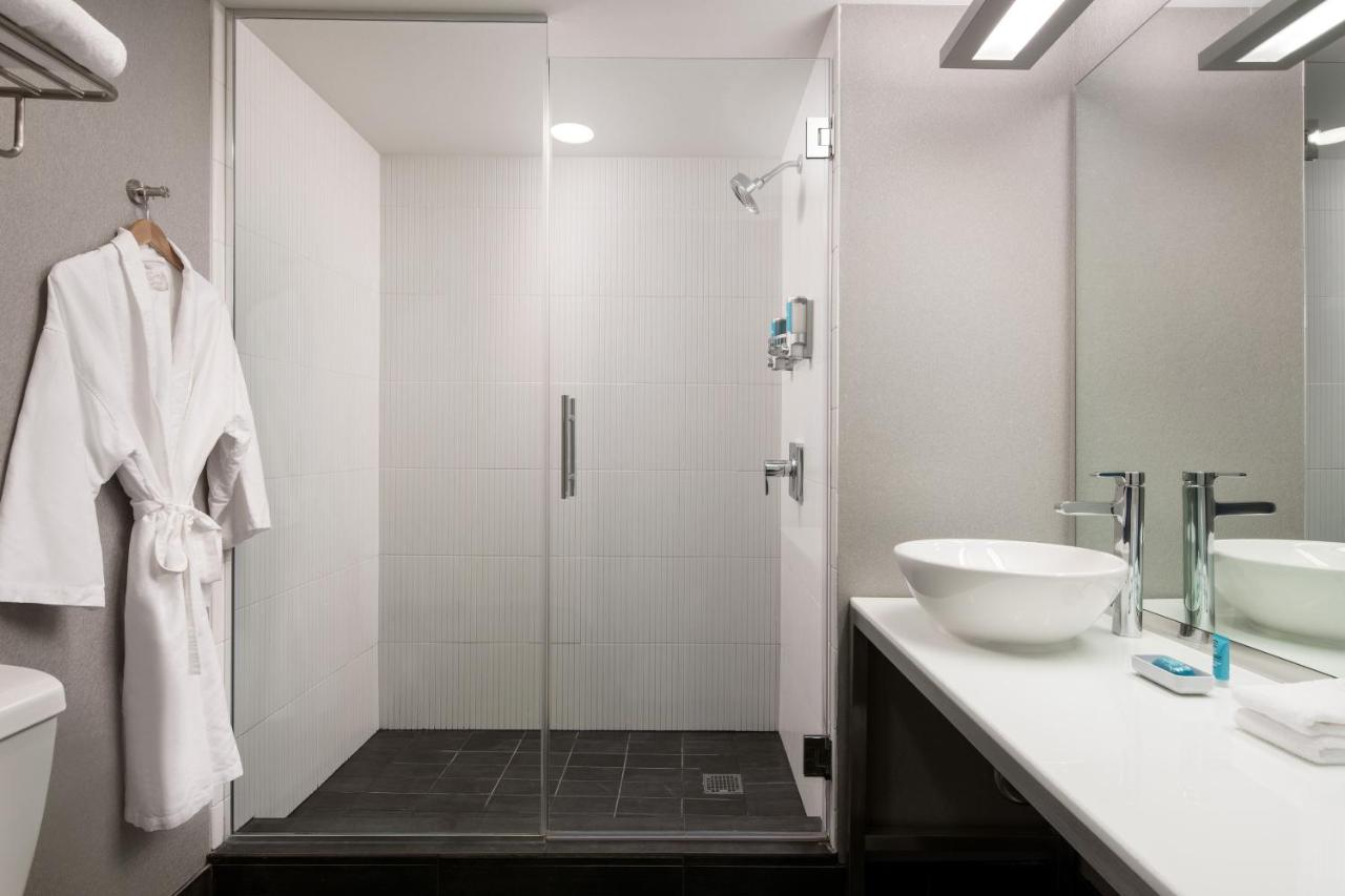 Guest Room, 1 King at Aloft by Marriott Cupertino