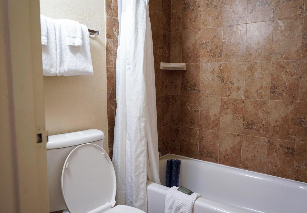 Deluxe Double Room with Two Double Beds at Rosen Inn Lake Buena Vista