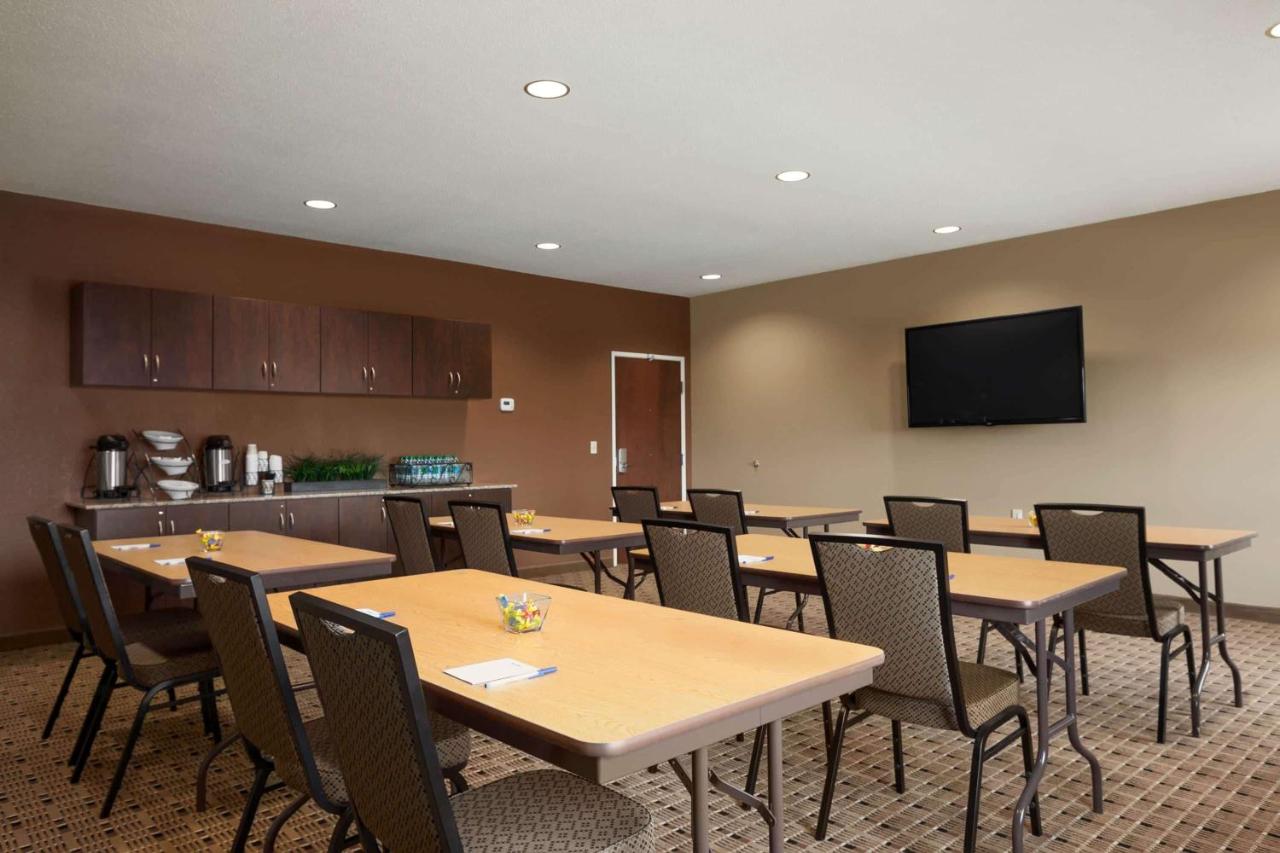 | Microtel Inn & Suites - St Clairsville