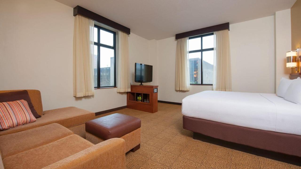 Deluxe King Room at Hyatt Place Des Moines/Downtown