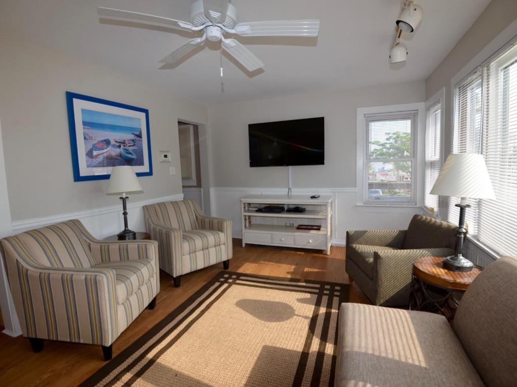  | Surf Club Oceanfront Hotel