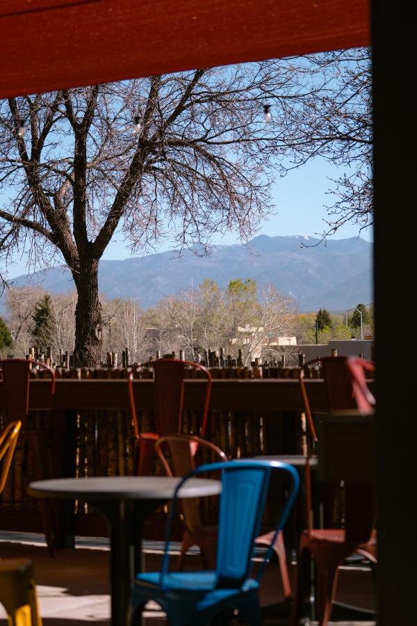 | Taos Valley Lodge