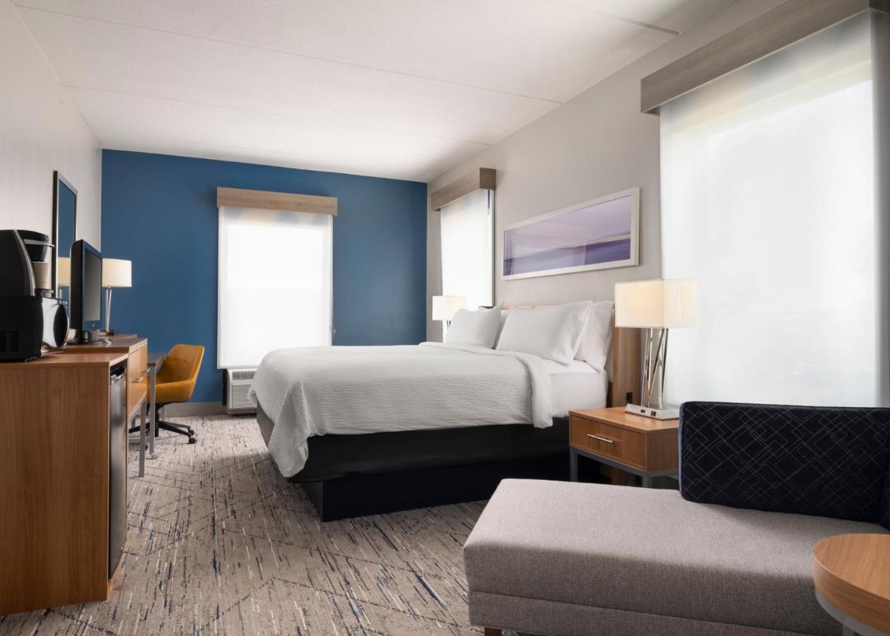 Executive King Room at Holiday Inn Express & Suites New Orleans Airport South by IHG