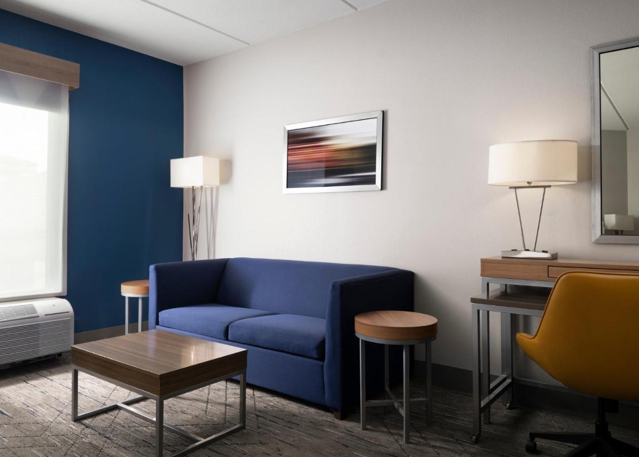 | Holiday Inn Express and Suites New Orleans Airport, an IHG Hotel