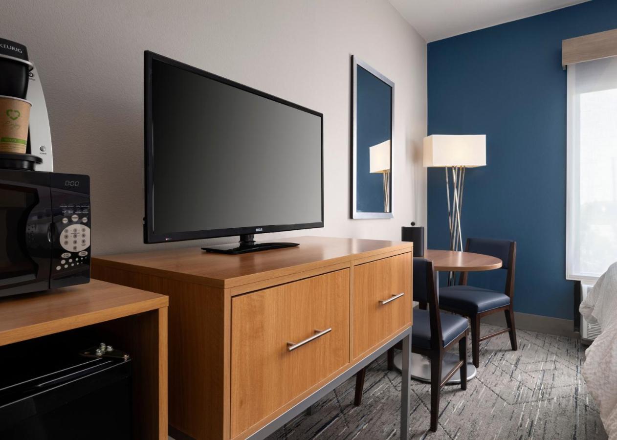 | Holiday Inn Express and Suites New Orleans Airport, an IHG Hotel