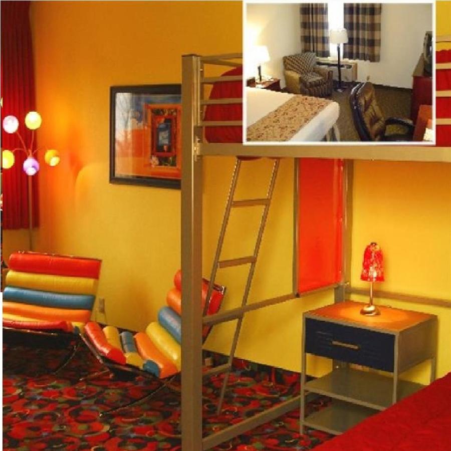 Deluxe King Family Suite at Ramada by Wyndham Bettendorf