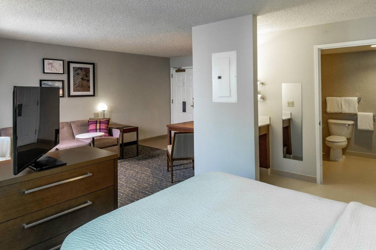 Queen Studio with Sofa Bed at Residence Inn by Marriott Anchorage Midtown