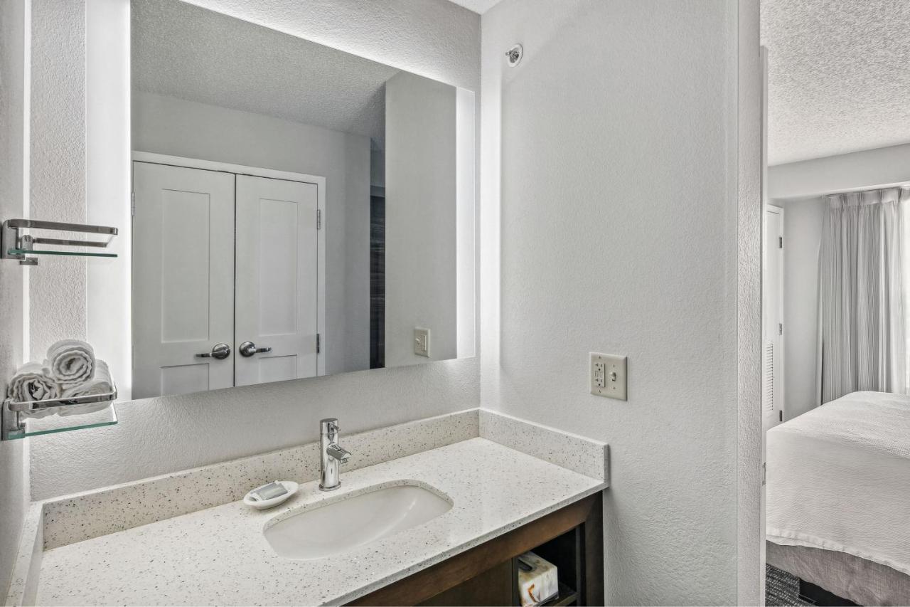 One-Bedroom Queen Suite with Sofa Bed at Residence Inn by Marriott Anchorage Midtown