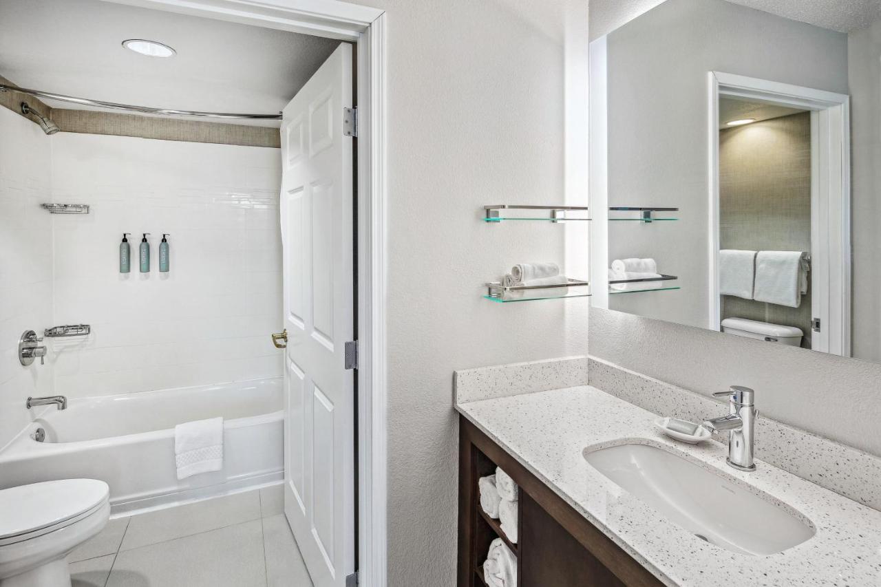 One-Bedroom Queen Suite with Sofa Bed at Residence Inn by Marriott Anchorage Midtown