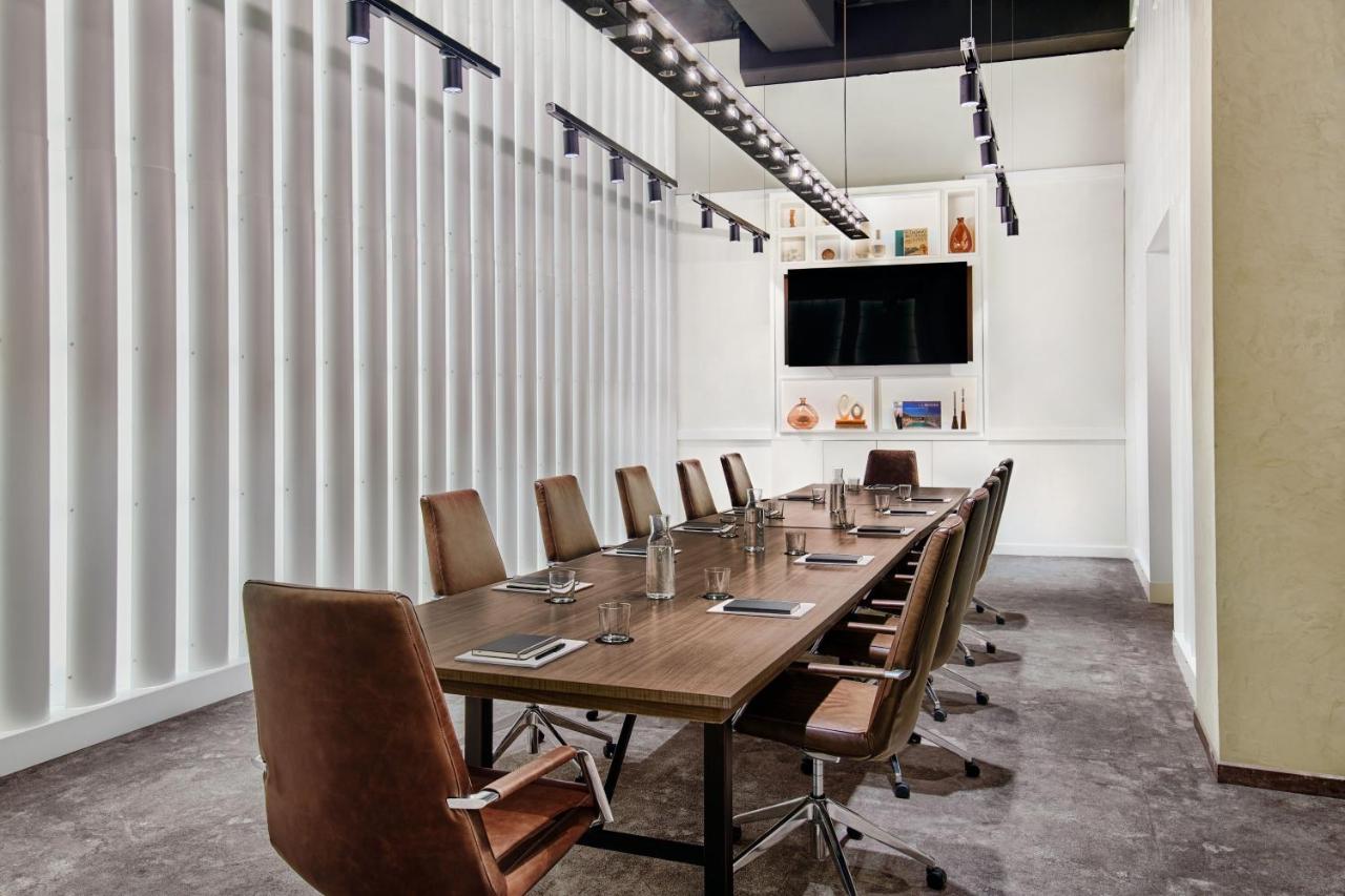 Moxy Downtown Los Angeles