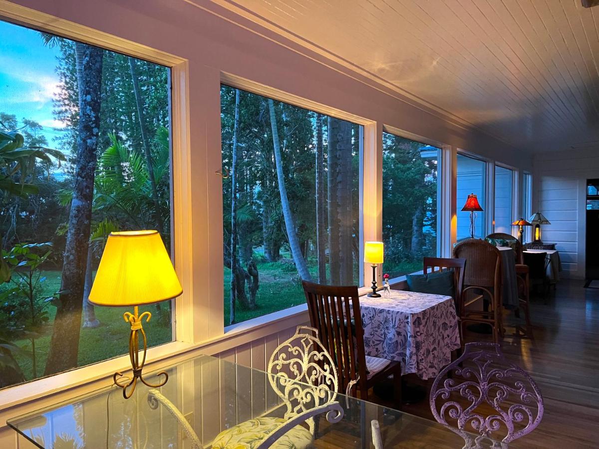 | Elegant Royal Suites at Aloha Boutique Vegan B&B Inn, alcohol-free, smoke-free
